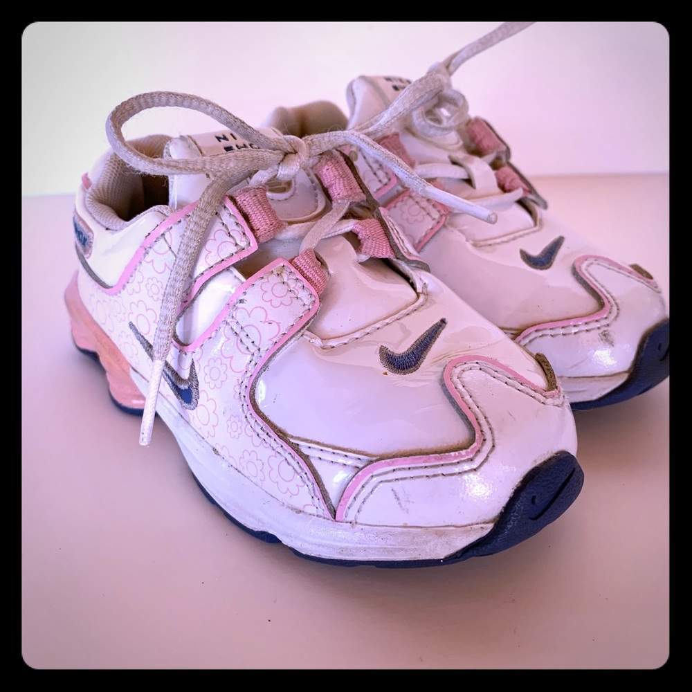 Infant Nike Shox Flower Sneaker